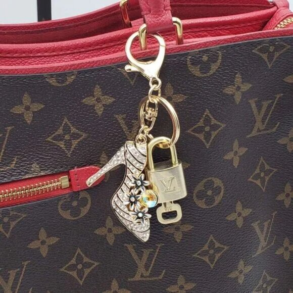 100% Auth Louis Vuitton Lock & Key with unbranded Bagcharm, Keycharm, Keychain - Picture 6 of 7